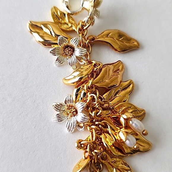 Flora Earrings - Picture 3 of 6